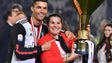 Imagem de Cristiano Ronaldo celebra com a mãe o primeiro título em Itália