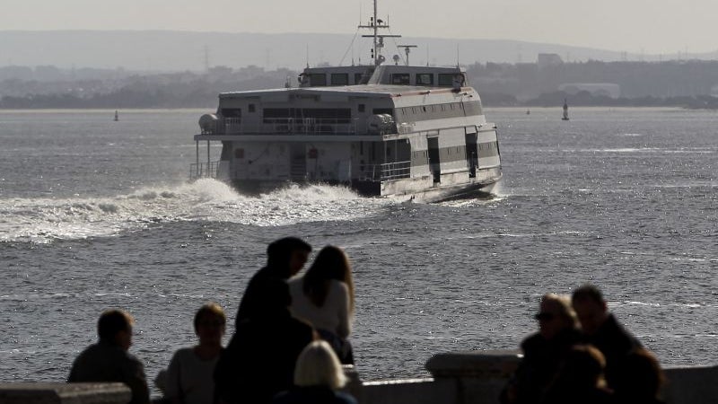 Transtejo resgata três homens no rio Tejo