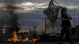 Imagem de Camionistas que apoiam Bolsonaro bloqueiam 227 pontos em estradas do Brasil