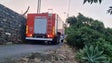 Imagem de Sapadores de Santa Cruz combatem incêndio na zona do Portinho (vídeo)