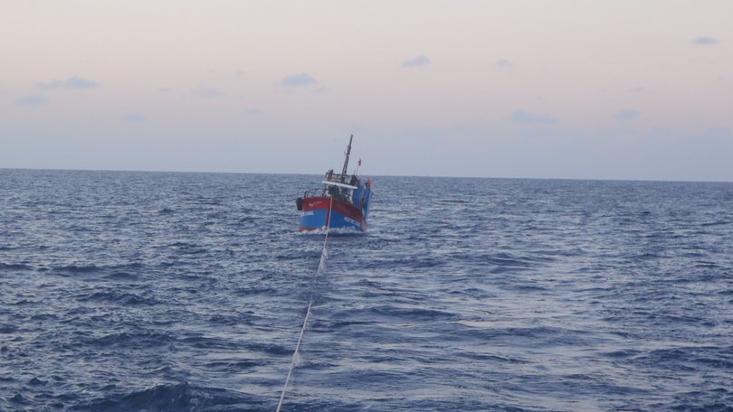 Imagem de A marinha deu assistência a uma embarcação de pesca local que se encontrava à deriva