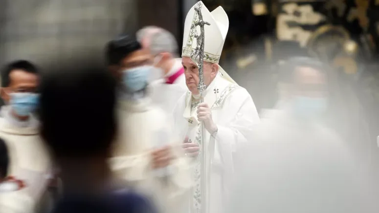 Papa apela à paz numa missa especial