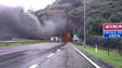 Imagem de Carrinha incendeia-se em túnel da Via Rápida