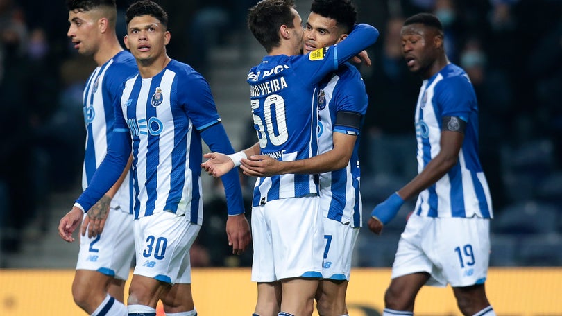 Porto ganha e distancia-se do Sporting