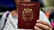 Passaportes venezuelanos válidos cinco anos depois de caducarem