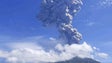 Imagem de Vulcão indonésio entra em erupção e obriga a retirada de mais de 2.700 pessoas