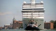 Video mostra momento da colisão do navio MSC Opera em Veneza