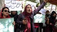 Mulheres manifestam-se em Cabul contra a obrigatoriedade do véu completo