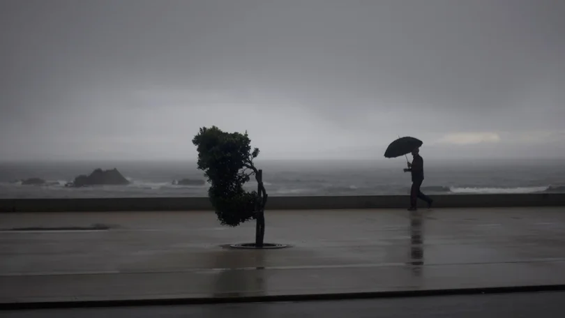 Imagem de Depressão Beatrice traz chuva, trovoada, vento forte e agitação marítima