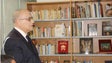 Imagem de Pe. Agostinho Jardim Gonçalves doa mais de 7 mil obras à biblioteca de Machico