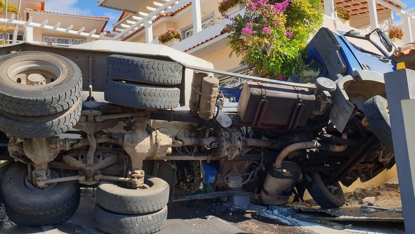 Imagem de Camião despista-se no Caniço