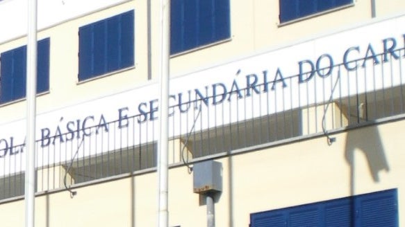 Imagem de Covid-19: Aluno infetado na EBS Dr. Luís Maurílio da Silva Dantas, em Câmara de Lobos