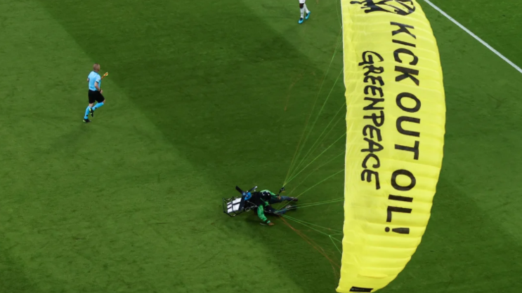 Imagem de Ativista da Greenpeace esteve «a um passo» de ser abatido