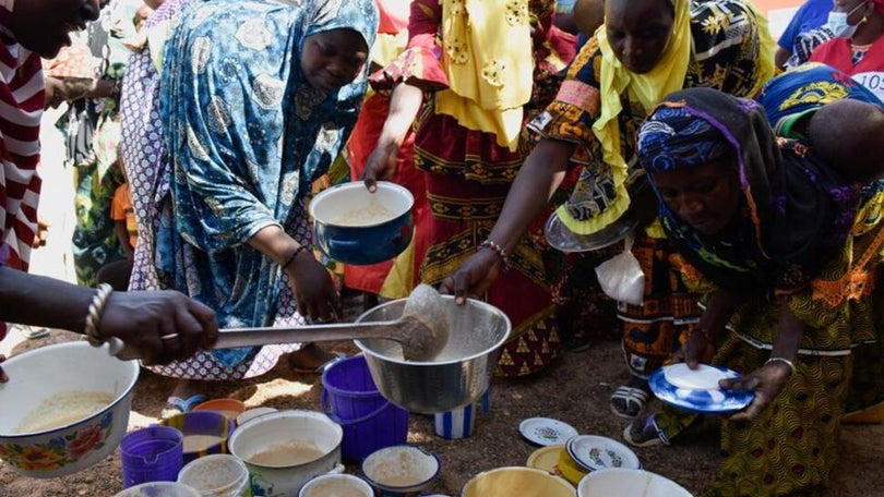 Queda de produção de cerais no Burkina Faso ameaça de fome dois milhões de pessoas