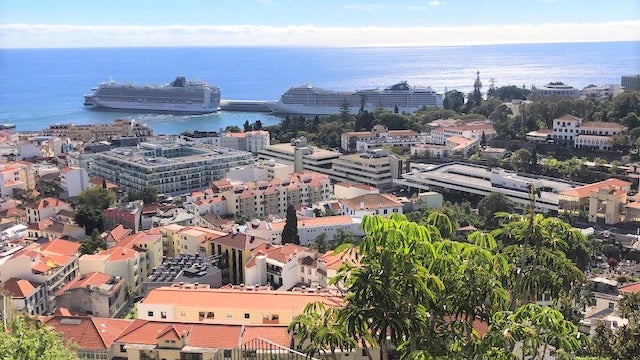Imagem de Três navios e um movimento de mais de 12 mil pessoas