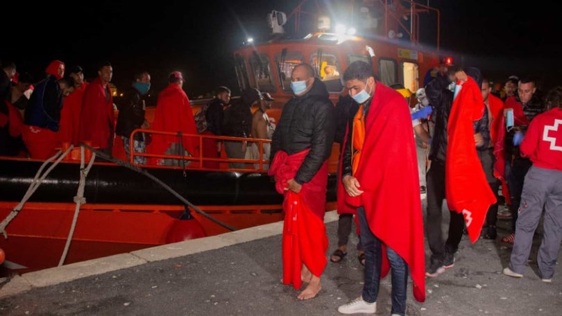 Imagem de Mais de cem migrantes resgatados do mar nas Canárias