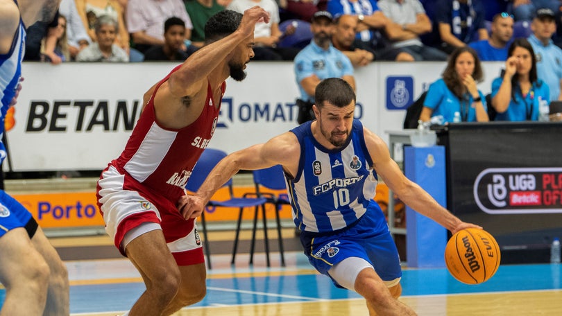 FC Porto vence Benfica e reduz desvantagem