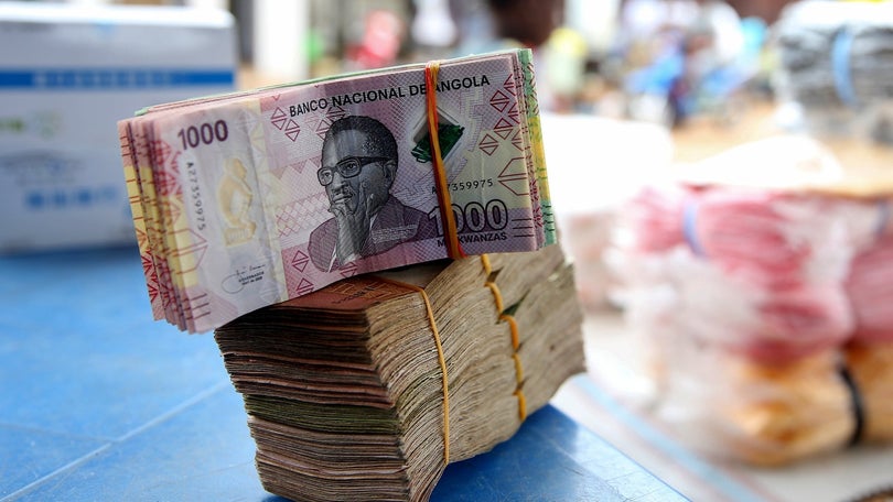 Imagem de Moeda nacional de Angola passa pela primeira vez os 800 kwanzas por dólar