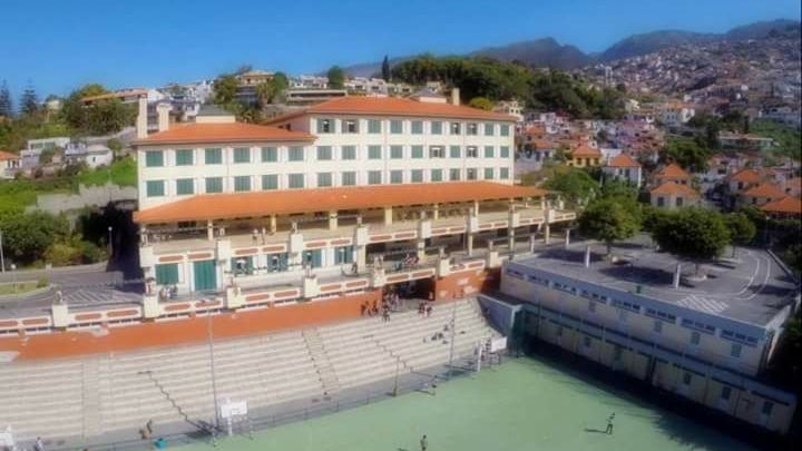 Imagem de Aluno da Escola Bartolomeu Perestrelo infetado com a Covid-19