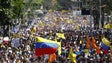 Chavismo e oposição saem às ruas de Caracas a favor e contra Nicolás Maduro
