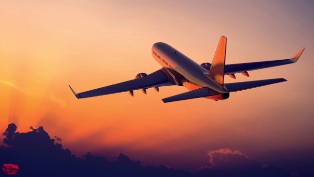 Imagem de Companhias aéreas pedem melhor coordenação de abertura de fronteiras na UE