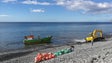 Embarcação de pesca encalha na Praia Formosa
