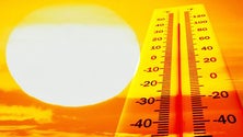 Imagem de Portugal continental sob aviso vermelho devido ao calor