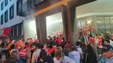 Benfiquistas fazem a festa na Avenida do Mar (vídeo)