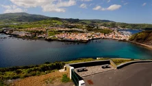 Imagem de Algas tomam conta da praia do Porto Pim (Vídeo)