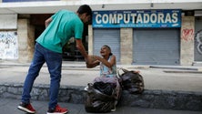 Imagem de ONG denuncia que venezuelanos estão a consumir alimentos para cães