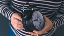 Imagem de Não se esqueça: a hora muda na madrugada deste domingo