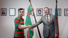 Imagem de Marcão e Abdullah Al Jawaey apresentados no Marítimo