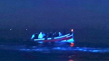 Imagem de Grupo de 21 migrantes deu à costa em praia de Faro