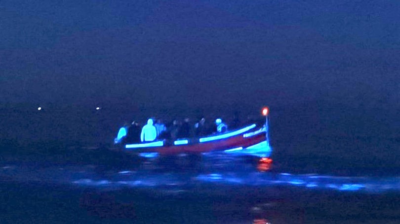 Grupo de 21 migrantes deu à costa em praia de Faro