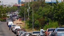 Imagem de Venezuela: Multiplicam-se as filas para acesso aos combustíveis