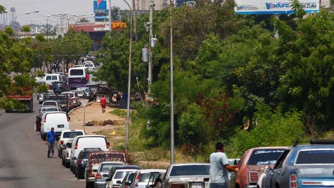 Imagem de Venezuela: Multiplicam-se as filas para acesso aos combustíveis