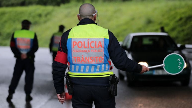 Imagem de Trânsito interrompido no Funchal esta quinta-feira