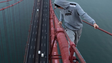 Cinco homens proibidos de aceder à Ponte 25 de Abril após subirem estrutura a pé (vídeo)