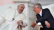 Imagem de Papa Francisco recebido em Belém após aterrar em Lisboa