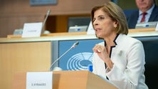 Imagem de Comissária europeia garante reforço da sequenciação do vírus