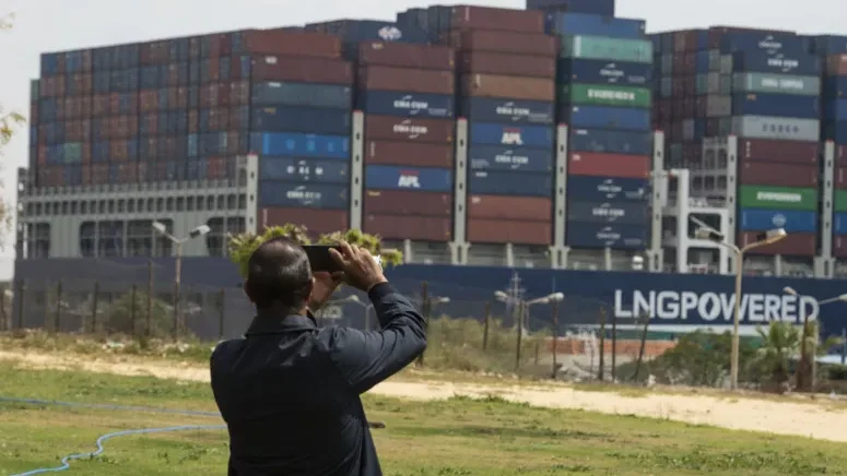 Imagem de Sissi quer evitar repetição de incidente que bloqueou Canal do Suez