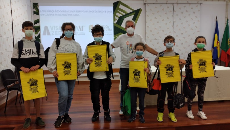 Imagem de Equipa sensibiliza escola para segurança rodoviária