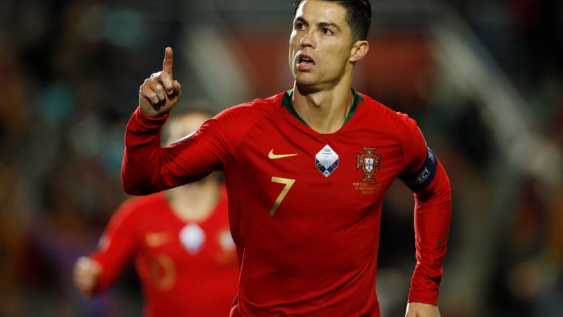 Cristiano Ronaldo nomeado para o melhor onze da história