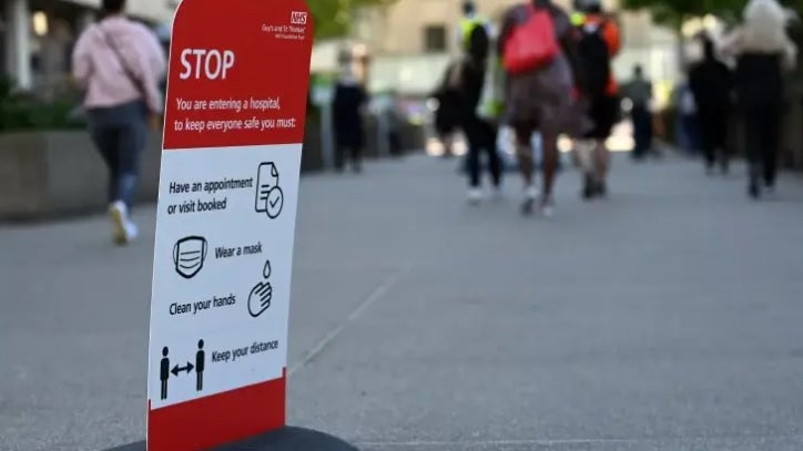 Imagem de Reino Unido continua a registar mais de 16 mil casos