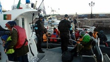 Imagem de Trabalha no Faial mulher que viu o drama dos refugiados africanos  (Vídeo)