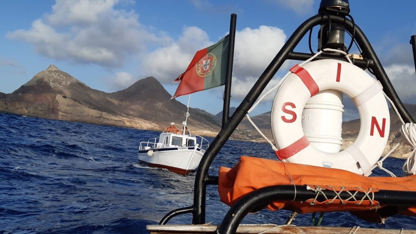 Imagem de Marinha auxilia embarcação com avaria no Porto Santo