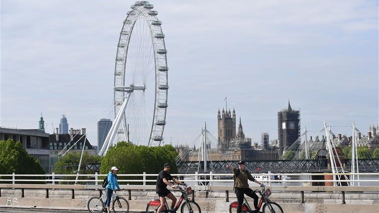 Imagem de Covid-19: Governo britânico prepara levantamento de quarentena para dezenas de países