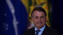 Imagem de Bolsonaro vota e garante que vencerá na primeira volta