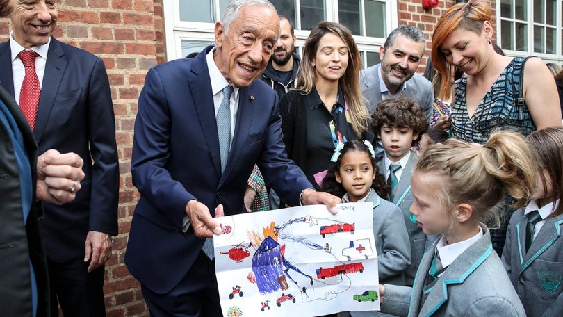 Imagem de Marcelo elogia ensino bilíngue das criança