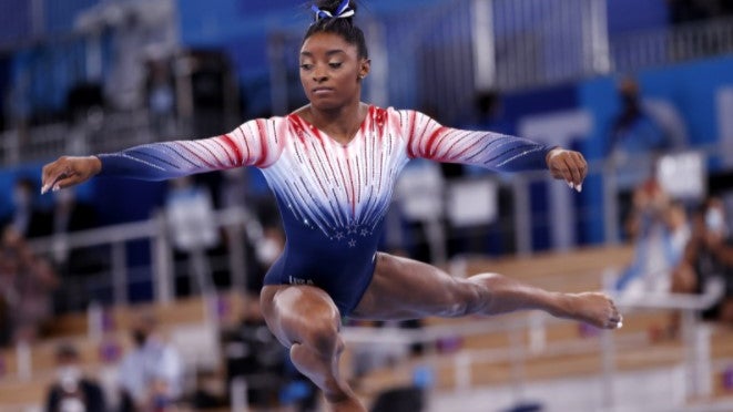 Simone Biles regressa e conquista a medalha de bronze